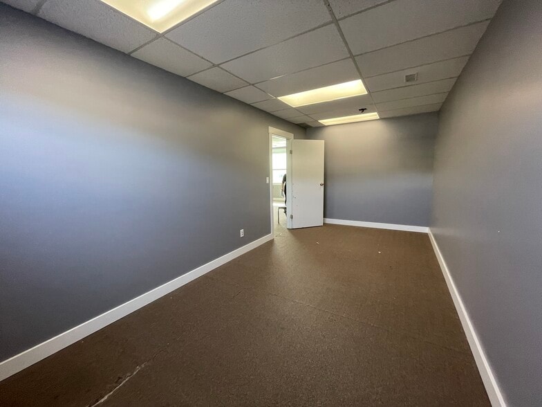 More Photos Of 913-915 Kalamalka Lake Rd, Vernon Office For Lease