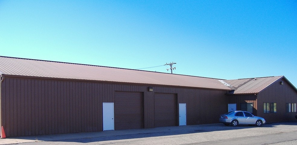 More Photos Of 1321-1325 Grand Oaks Dr, Howell Warehouse For Lease