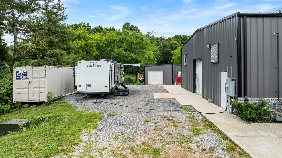 More Photos Of 2253 Boyds Creek Hwy, Sevierville Flex For Sale