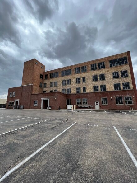 More Photos Of 333 N Commercial St, Neenah Office For Lease