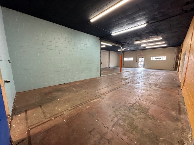 More Photos Of 1904 Marconi Ave, Saint Louis General Retail For Lease