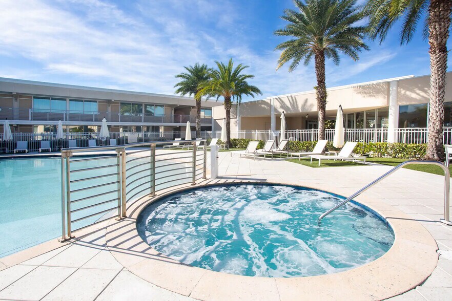 More Photos Of 425 N US 41 Bypass, Venice Hotel For Sale
