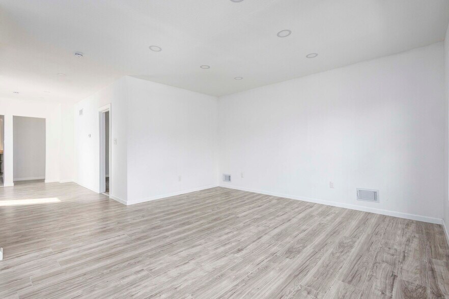 More Photos Of 553 Belmont St, Detroit Apartments For Sale