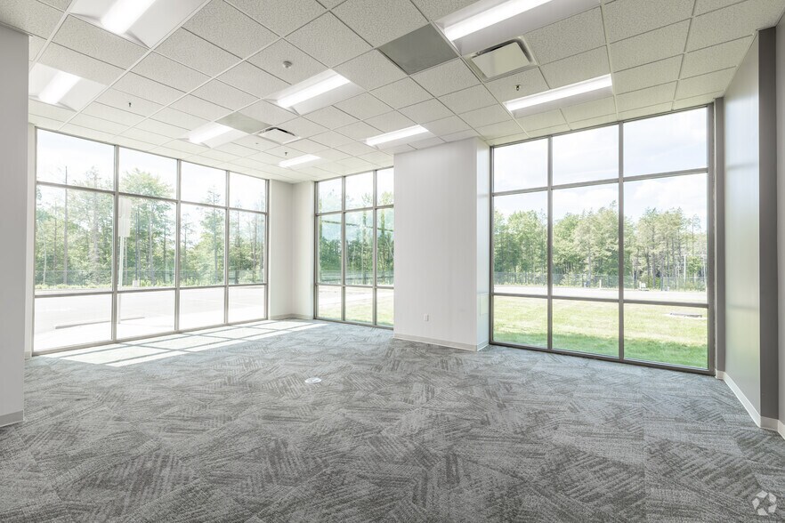 More Photos Of 198 Commercial Blvd, Blakeslee Warehouse For Lease