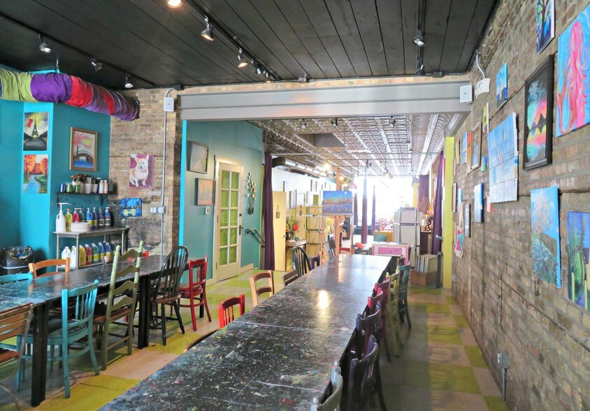More Photos Of 1016 Davis St, Evanston Storefront Retail Office For Lease