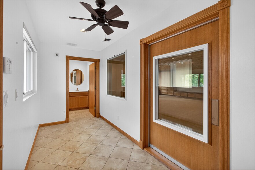 More Photos Of 8815 Tudsbury Rd, Loomis Office For Lease