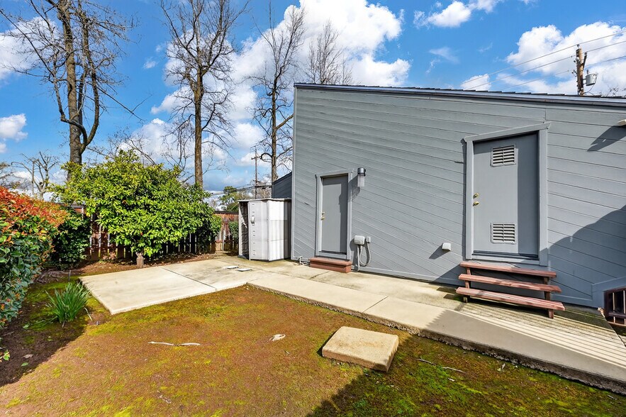 More Photos Of 496 East Ave, Lincoln Medical For Sale