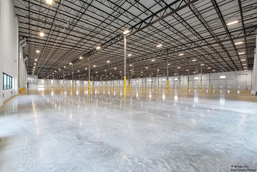 More Photos Of SEC Kenyon Road and IL RT. 25, Bartlett Distribution For Lease