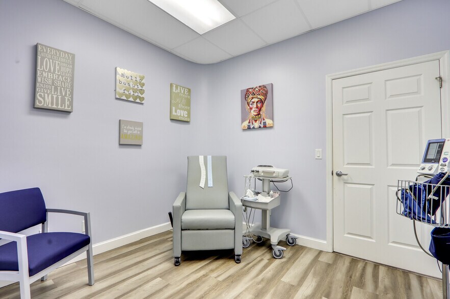 More Photos Of 1405 SE Goldtree Dr, Port Saint Lucie Medical For Lease