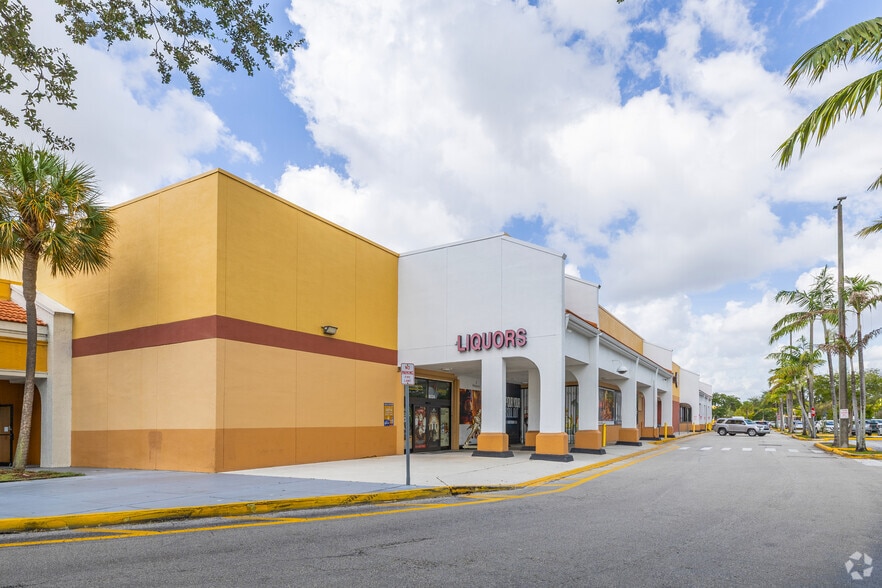 More Photos Of 8030-8384 N Pines Blvd, Pembroke Pines General Retail For Lease