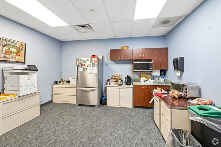 More Photos Of 10B Airline Dr, Albany Office For Sale