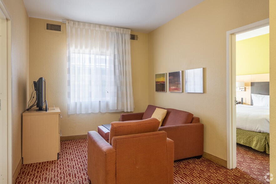 More Photos Of 1003 W Highway 332, Clute Hotel For Sale