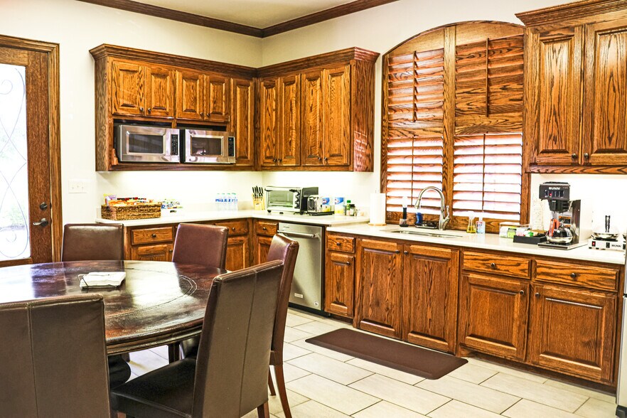 More Photos Of 1312 Glade Rd, Colleyville Loft Creative Space For Sale