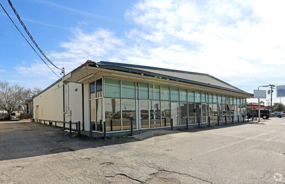 Primary Photo Of 8231 Burnet Rd, Austin Freestanding For Sale