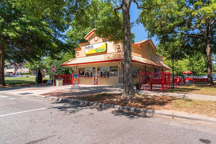 More Photos Of 17029 Kenton Dr, Cornelius Fast Food For Sale