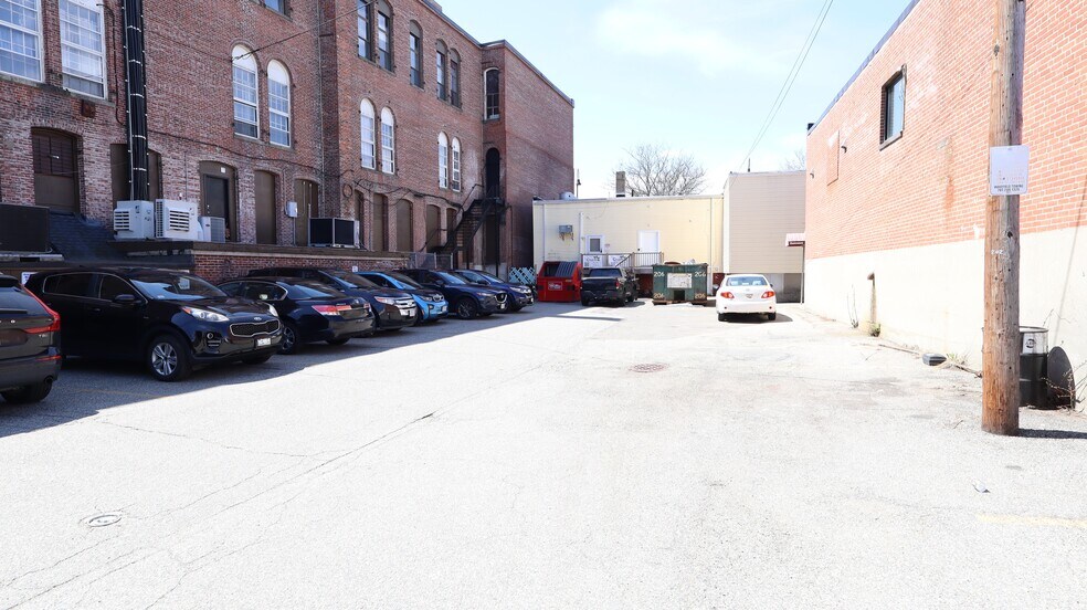 More Photos Of 402-406 Main St, Wakefield Restaurant For Lease
