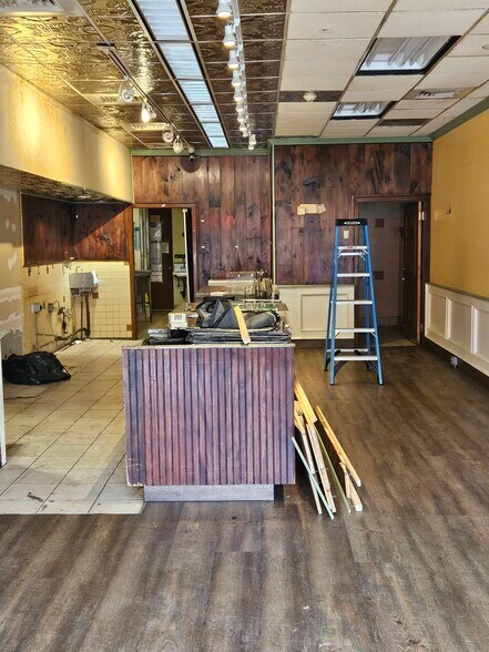 More Photos Of 273 Main St, Northampton Storefront Retail Office For Lease