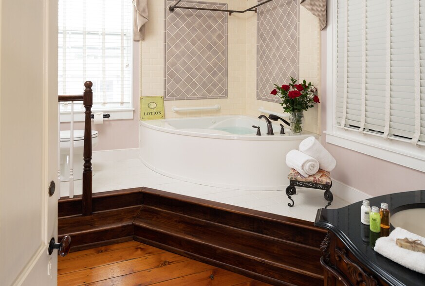 More Photos Of 28 W Bridge St, New Hope Hospitality For Sale