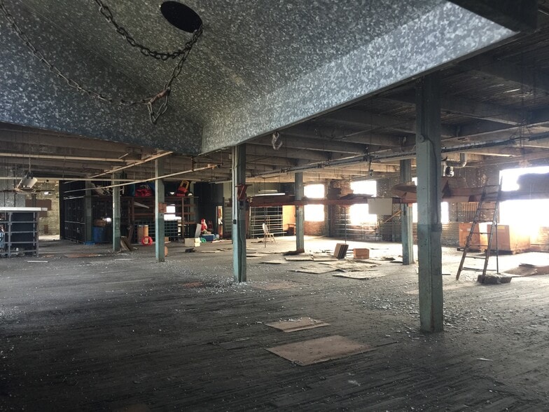 More Photos Of 5724 W Armitage Ave, Chicago Warehouse For Sale