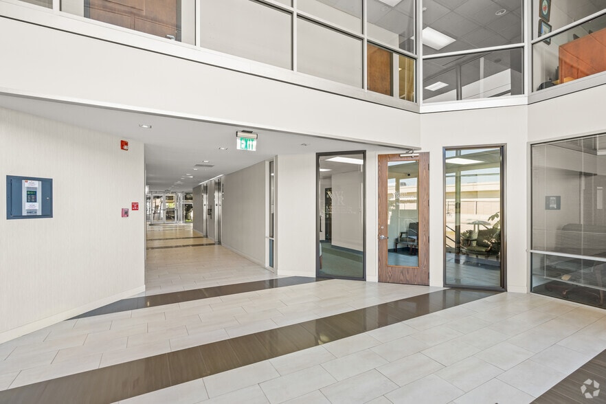 More Photos Of 1112 E Copeland Rd, Arlington Office For Lease