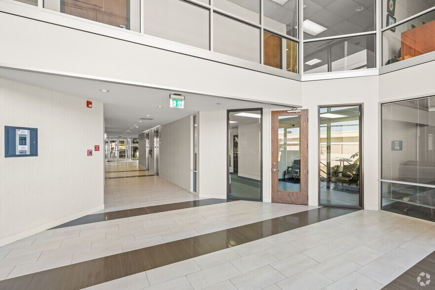 More Photos Of 1112 E Copeland Rd, Arlington Office For Lease