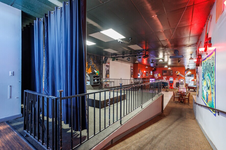 More Photos Of 149 E Main St, Hermiston Bar For Lease