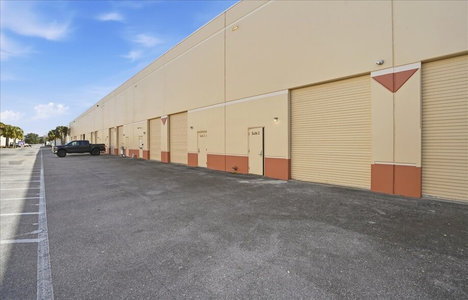 More Photos Of 6321 Porter Rd, Sarasota Light Manufacturing For Lease