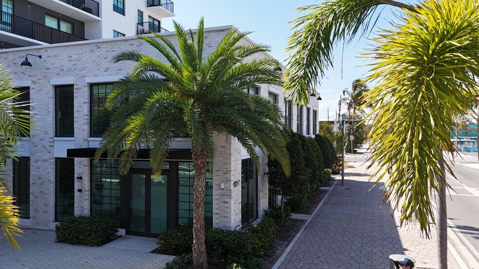 More Photos Of 1017 Lake Ave, Lake Worth Storefront Retail Office For Lease