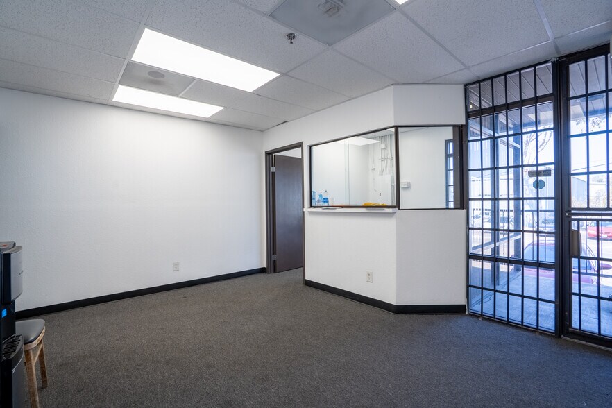 More Photos Of 775 Anita St, Chula Vista Distribution For Lease