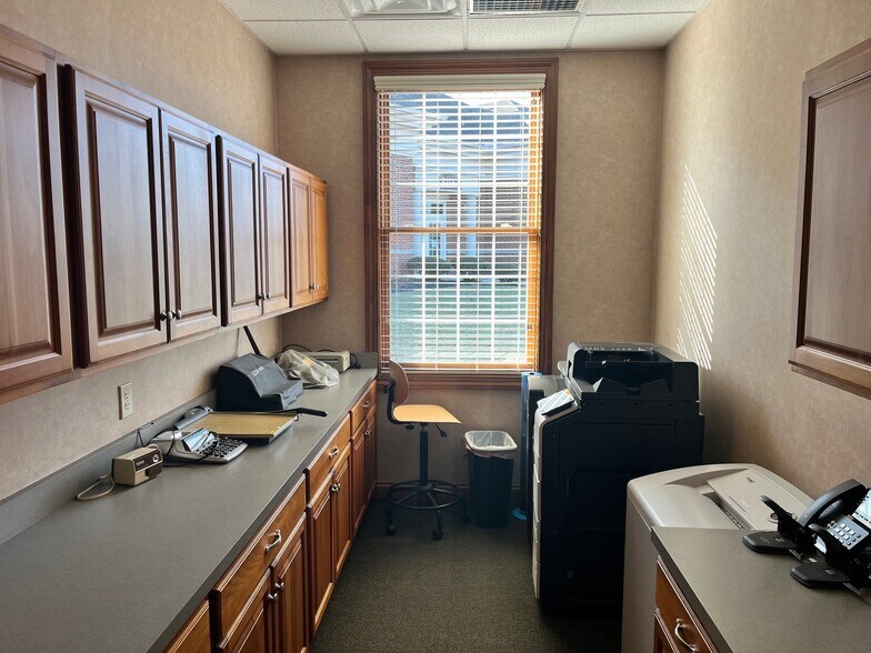 More Photos Of 8045 Washington Village Dr, Dayton Office For Sale