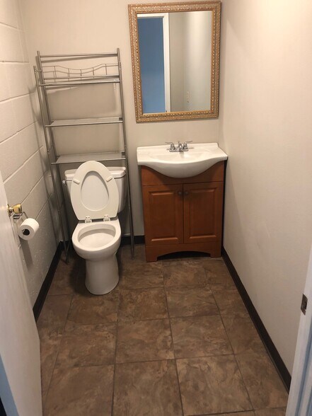 More Photos Of 502 N 3rd St, Ozark Storefront Retail Office For Sale