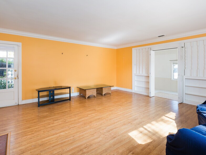 More Photos Of 4381-4385 Overland Ave, Culver City Office Residential For Sale