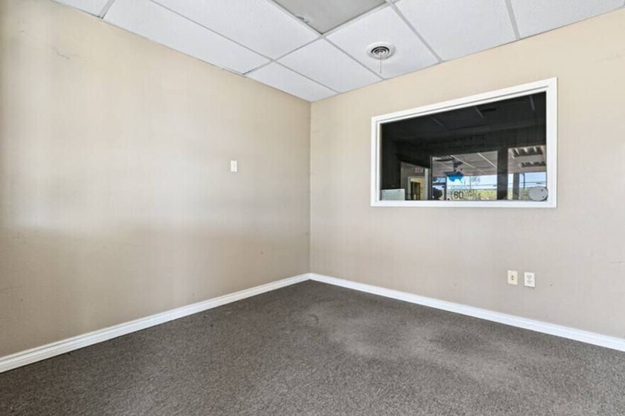 More Photos Of 5878 W US Highway 80, Terrell Showroom For Sale