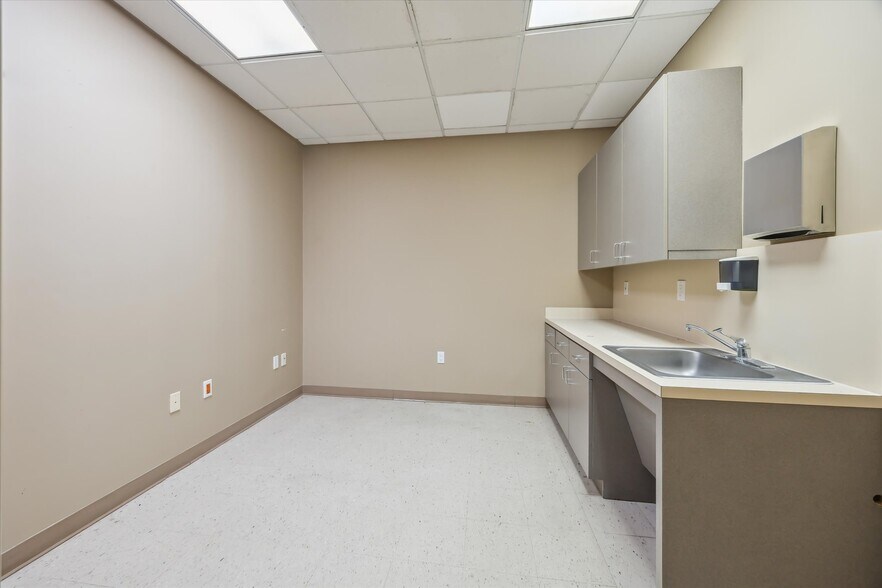 More Photos Of 6504 Memorial Dr, Texas City Medical For Sale
