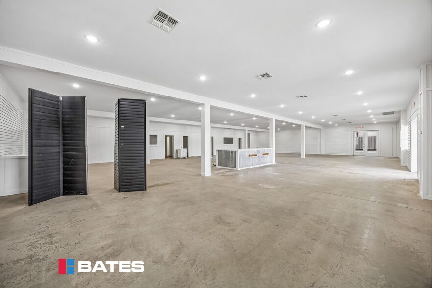 More Photos Of 5200 N I-45 Hwy, Ennis Unknown For Lease