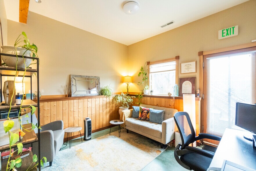 More Photos Of 338 NW 85th St, Seattle Office For Sale