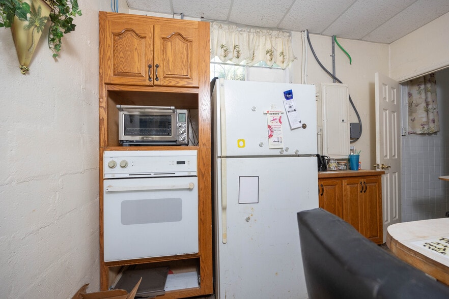 More Photos Of 319 E Howard St, Live Oak Storefront Retail Office For Sale