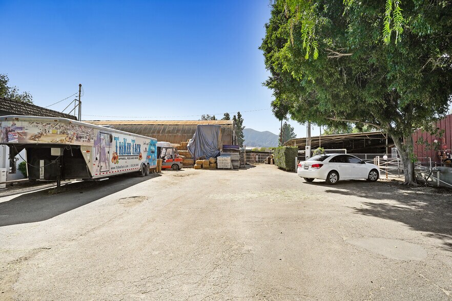 More Photos Of 1840 Riverside Dr, Glendale General Retail For Sale