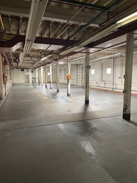 More Photos Of 463 Grand St, Paterson Warehouse For Lease