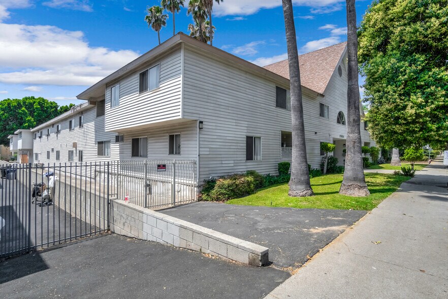 More Photos Of 20234 Roscoe Blvd, Los Angeles Apartments For Sale