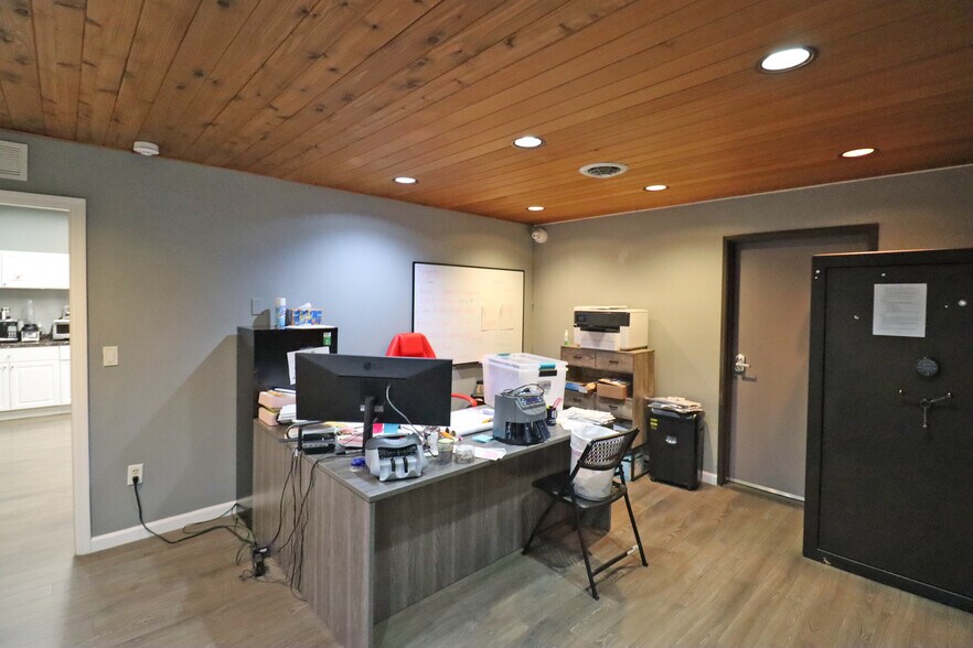 More Photos Of 1010 Wilson St, Eugene Warehouse For Sale