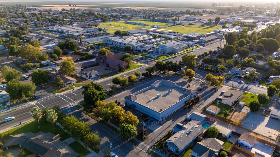 More Photos Of 1500 Whitley Ave, Corcoran Drugstore For Sale