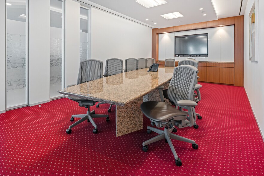 More Photos Of One World Trade Center, New York Office For Lease