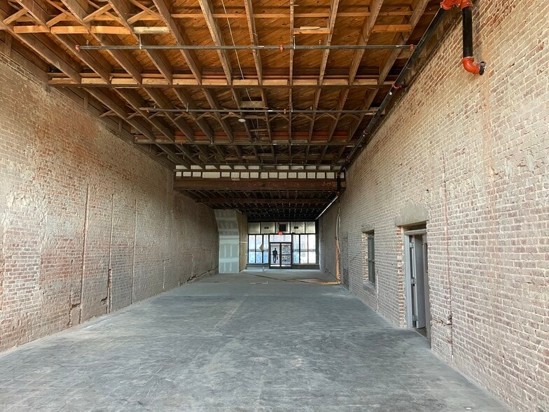 More Photos Of 121-129 N Main St, Mooresville Storefront Retail Office For Lease