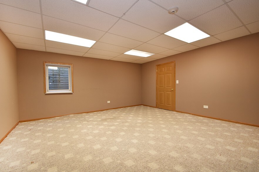 More Photos Of 16610 W 159th St, Lockport Office For Sale