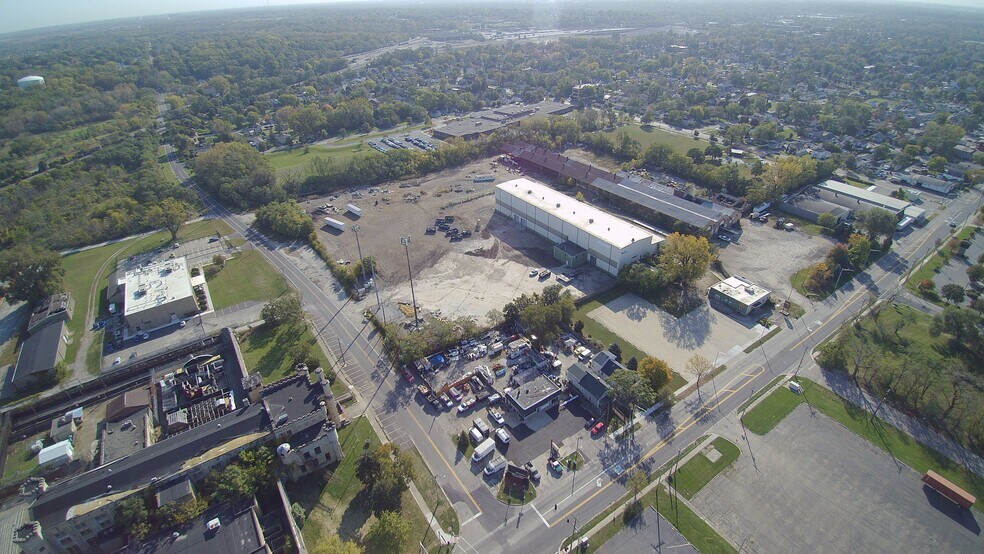 More Photos Of 420 Woodruff Rd, Joliet Warehouse For Lease