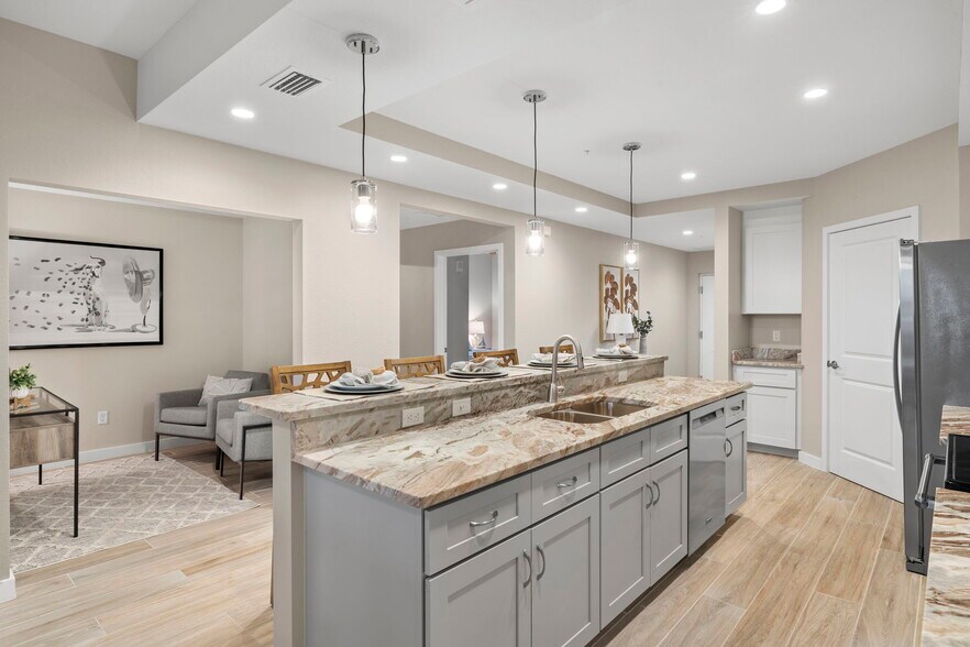 More Photos Of 5126 Coronado Pky, Cape Coral Apartments For Sale