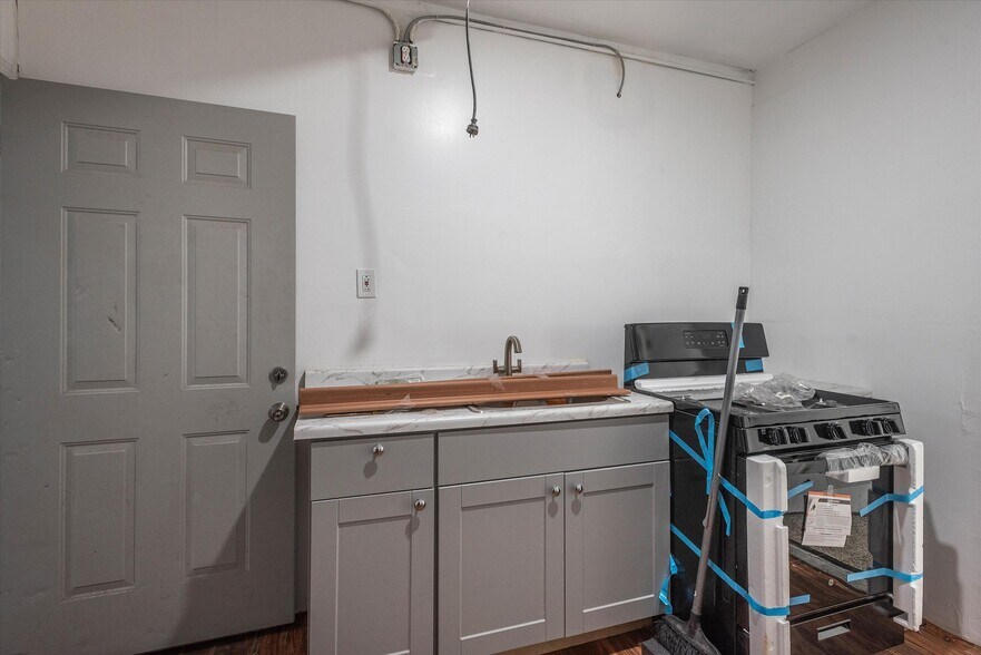 More Photos Of 16 W 25th Ave, San Mateo Convenience Store For Sale