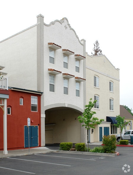 More Photos Of 220 Windsor River Rd, Windsor Apartments For Sale