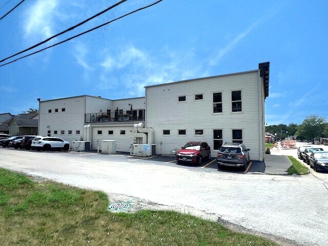 More Photos Of 220 N River St, East Dundee Freestanding For Sale